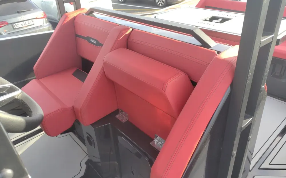 slider 7 Iron Boats 907