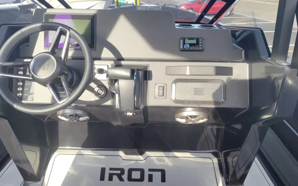 slider 6 Iron Boats 907