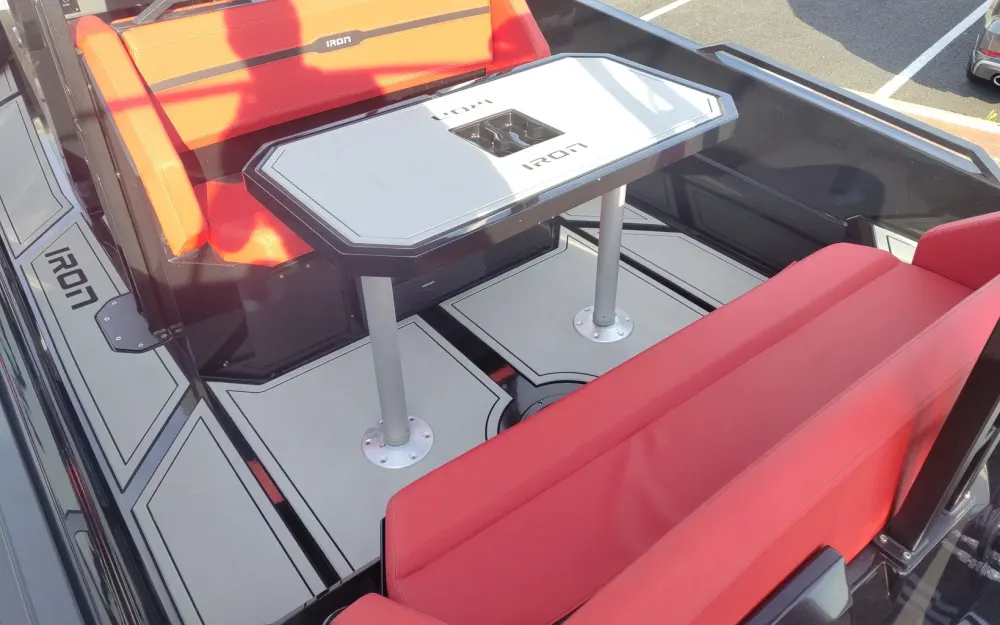 slider 9 Iron Boats 907