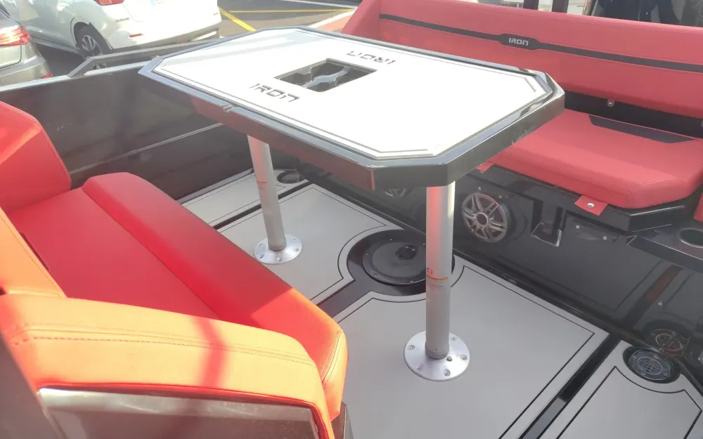 slider 10 Iron Boats 907