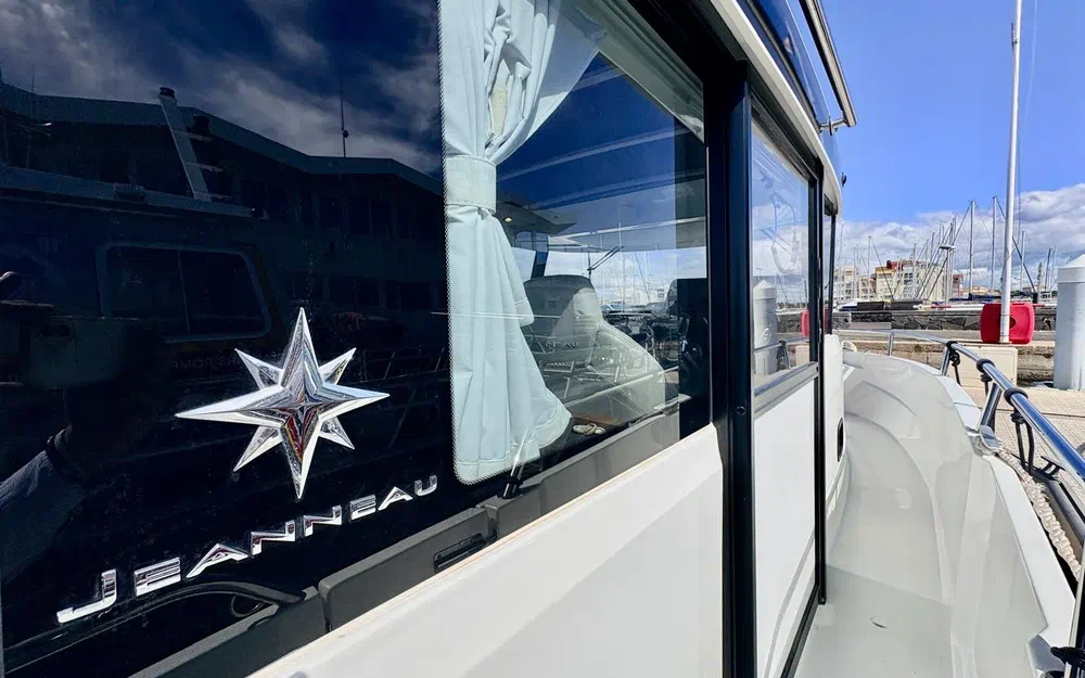 slider 10 Jeanneau Merry Fisher 895