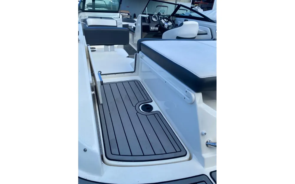 slider 13 Sea Ray  19 SPX OB