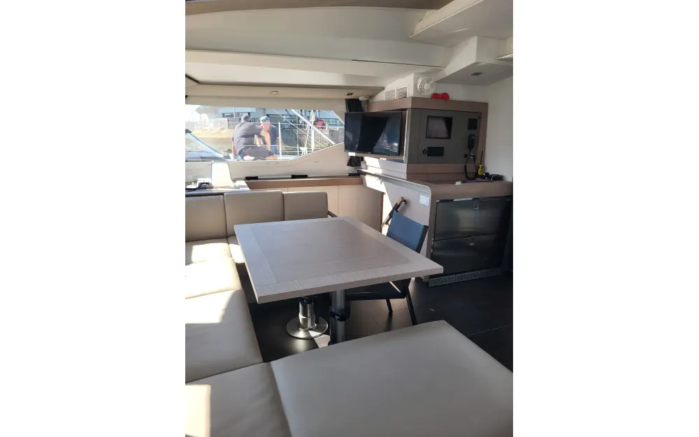slider 9 Fountaine Pajot Elba 45