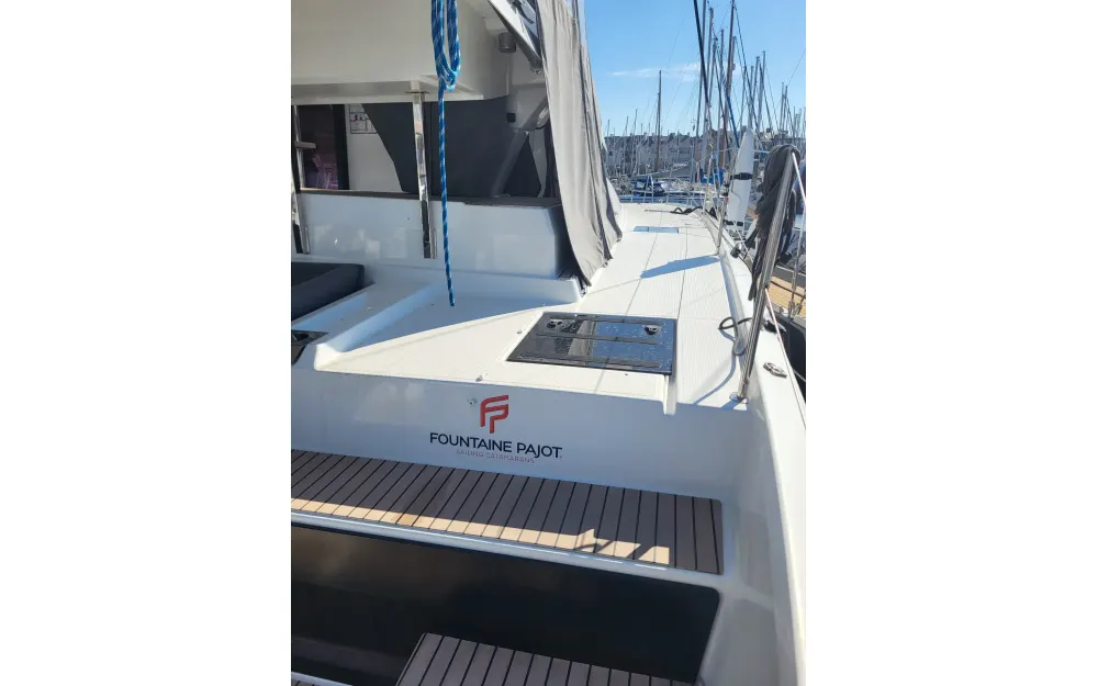 slider 14 Fountaine Pajot Elba 45