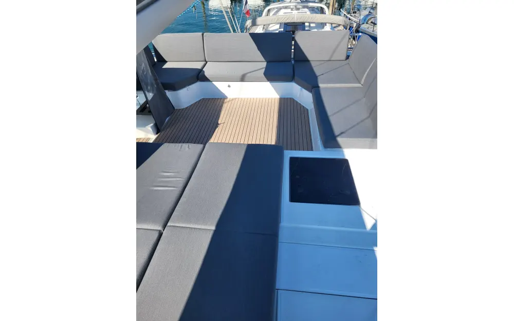 slider 23 Fountaine Pajot Elba 45