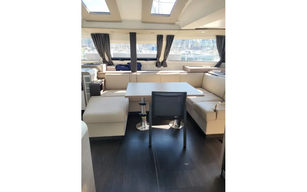 slider 1 Fountaine Pajot Elba 45