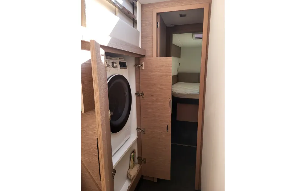 slider 32 Fountaine Pajot Elba 45