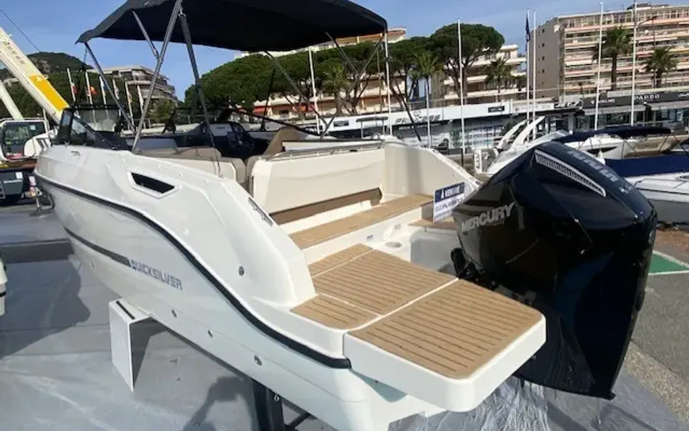 slider 1 Quicksilver Activ 755 Cruiser