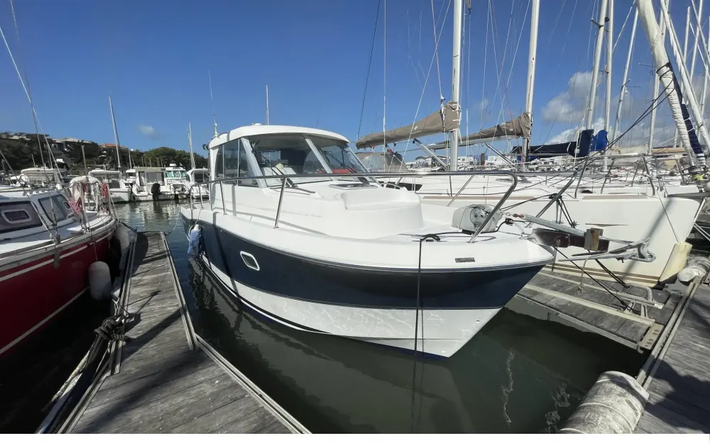 slider 11 Beneteau Antares 7