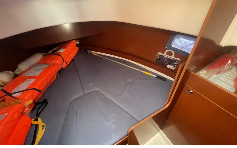 slider 3 Beneteau Antares 7