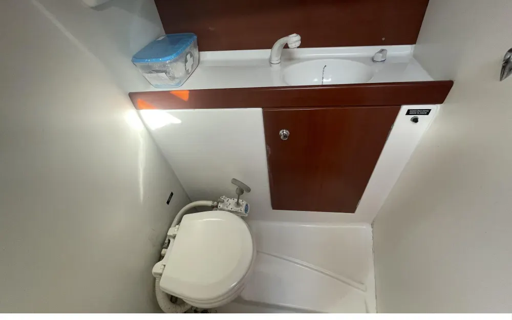 slider 4 Beneteau Antares 7