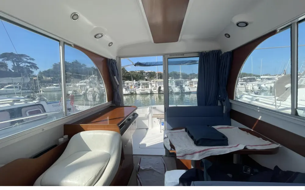 slider 5 Beneteau Antares 7