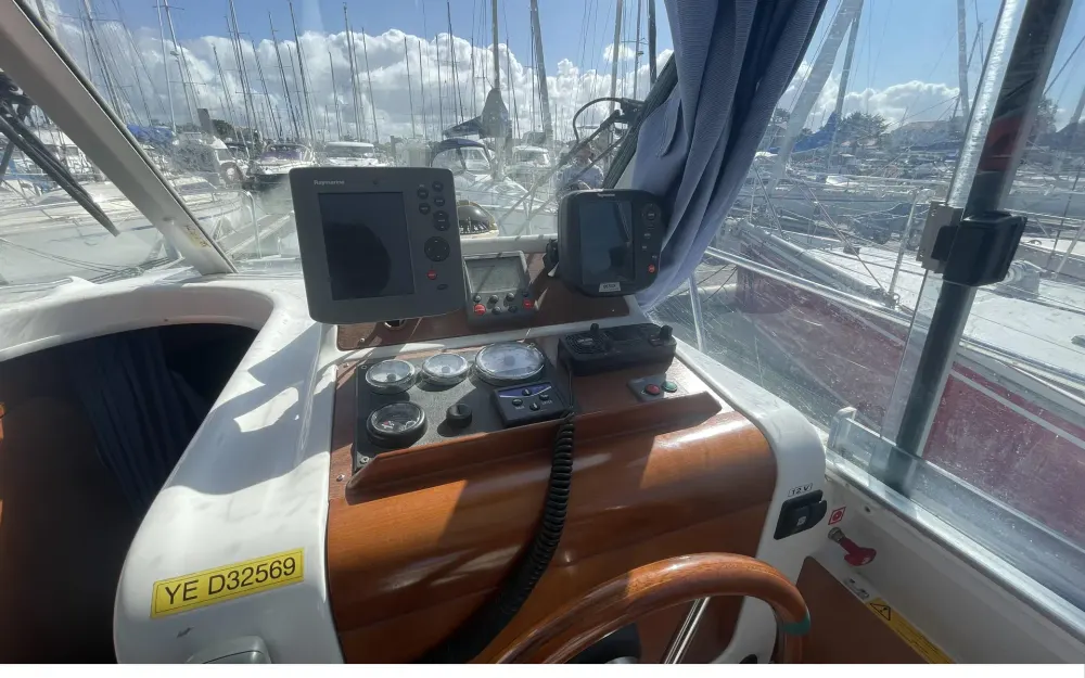 slider 6 Beneteau Antares 7