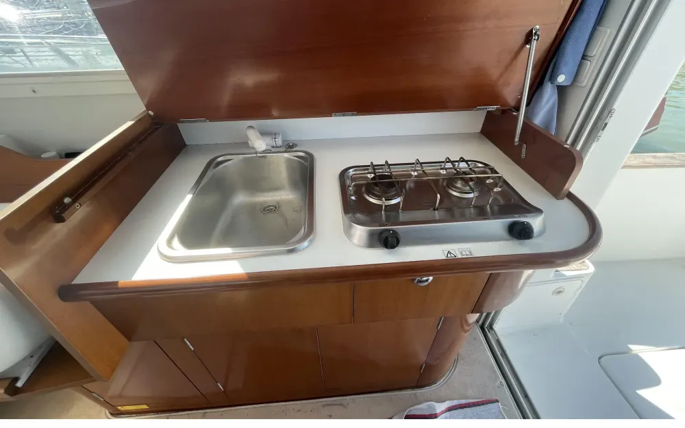 slider 8 Beneteau Antares 7