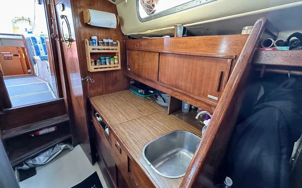 slider 11 Albin Marine MS 82