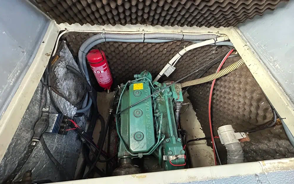 slider 13 Albin Marine MS 82