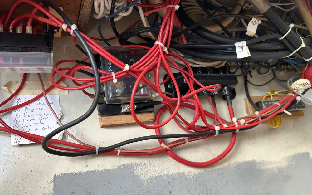 slider 15 Albin Marine MS 82