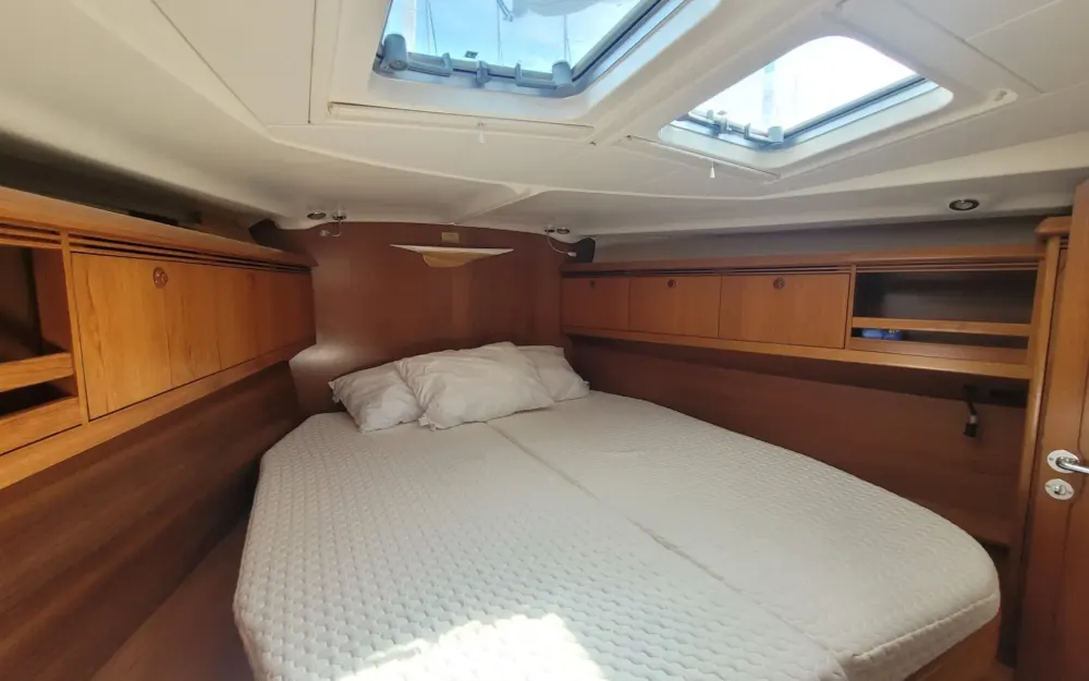 slider 4 Jeanneau Sun Odyssey 49
