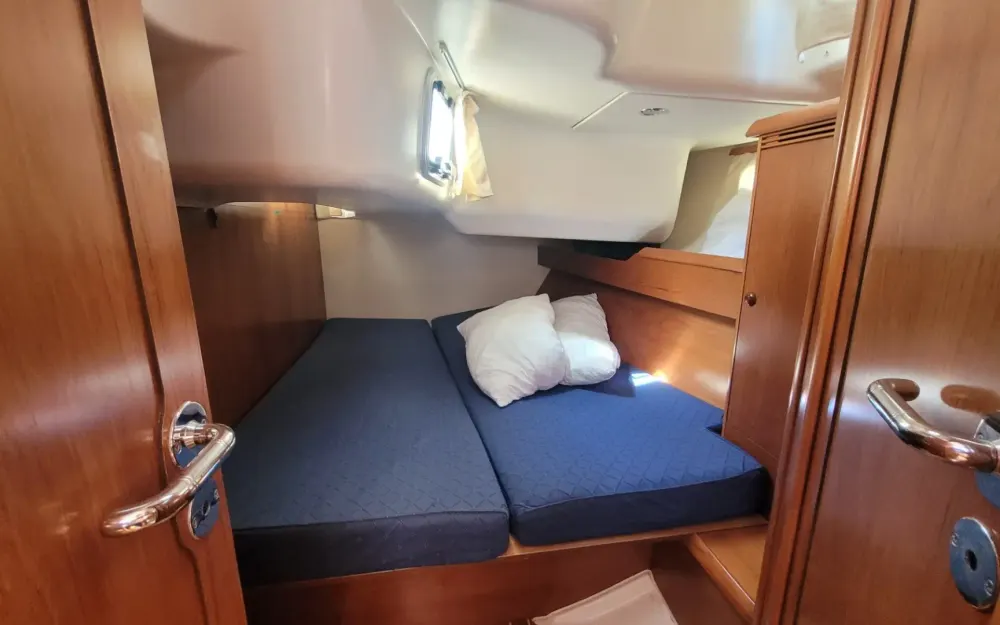 slider 7 Jeanneau Sun Odyssey 49