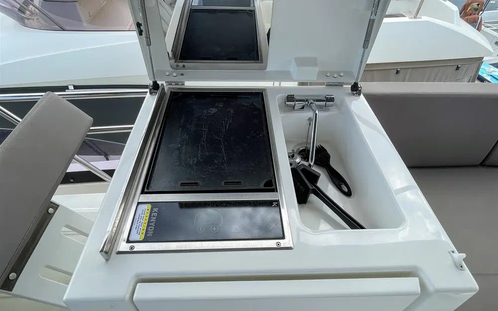 slider 9 Prestige Yachts 420 Fly