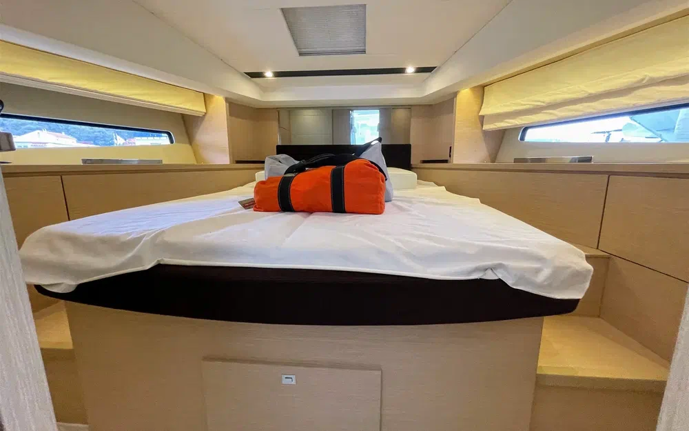 slider 17 Prestige Yachts 420 Fly