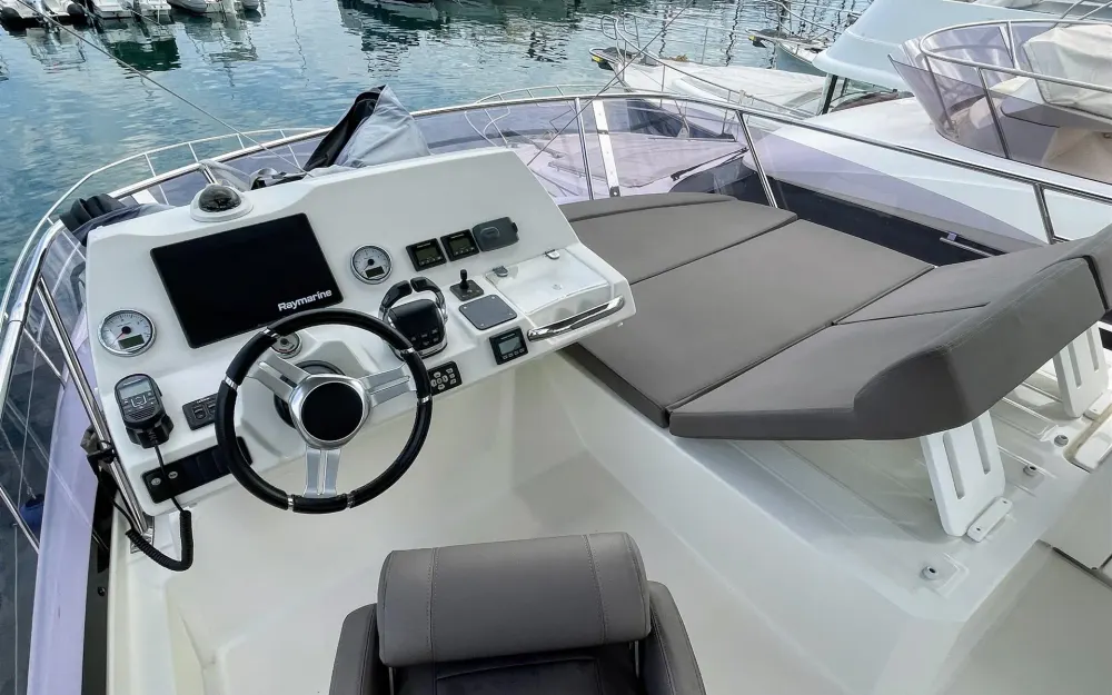 slider 3 Jeanneau Prestige 420 Fly
