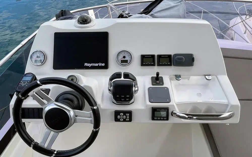slider 4 Prestige Yachts 420 Fly