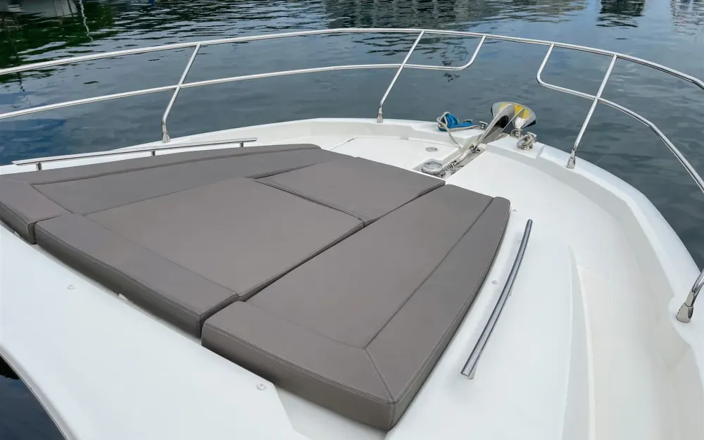 slider 6 Jeanneau Prestige 420 Fly