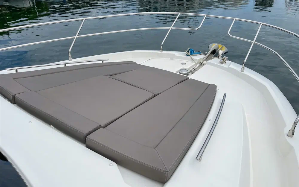 slider 6 Prestige Yachts 420 Fly