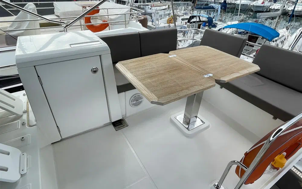 slider 7 Prestige Yachts 420 Fly