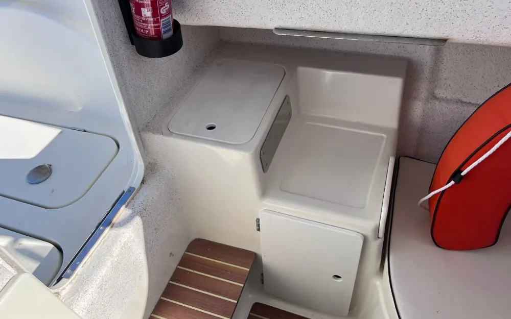 slider 13 Quicksilver  640 Pilothouse
