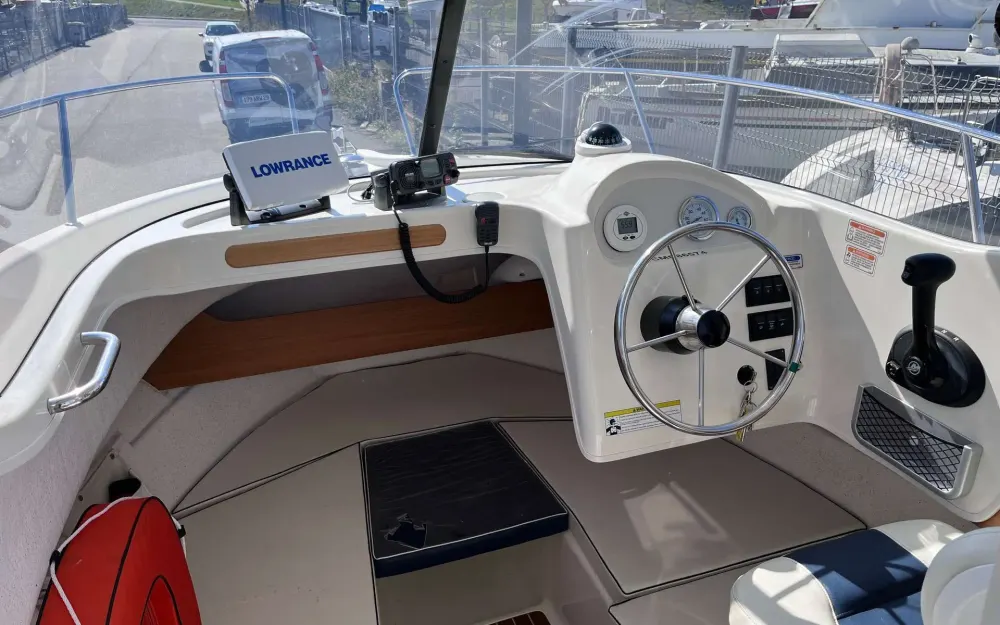 slider 3 Quicksilver  640 Pilothouse