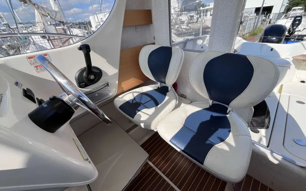 slider 4 Quicksilver  640 Pilothouse
