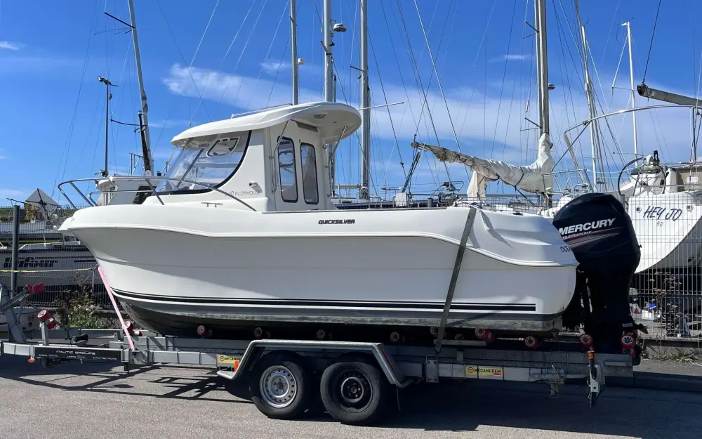 slider 6 Quicksilver  640 Pilothouse