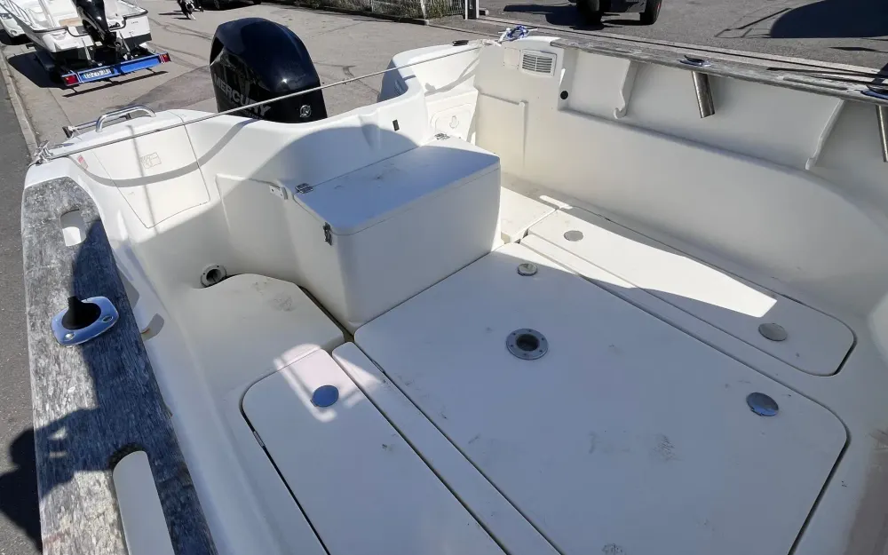 slider 8 Quicksilver  640 Pilothouse