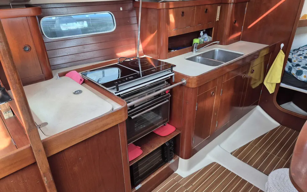 slider 1 Beneteau Oceanis 351