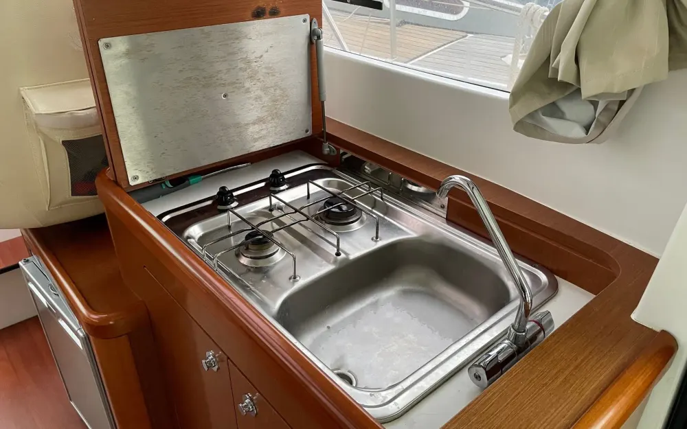 slider 11 Beneteau Antares 880
