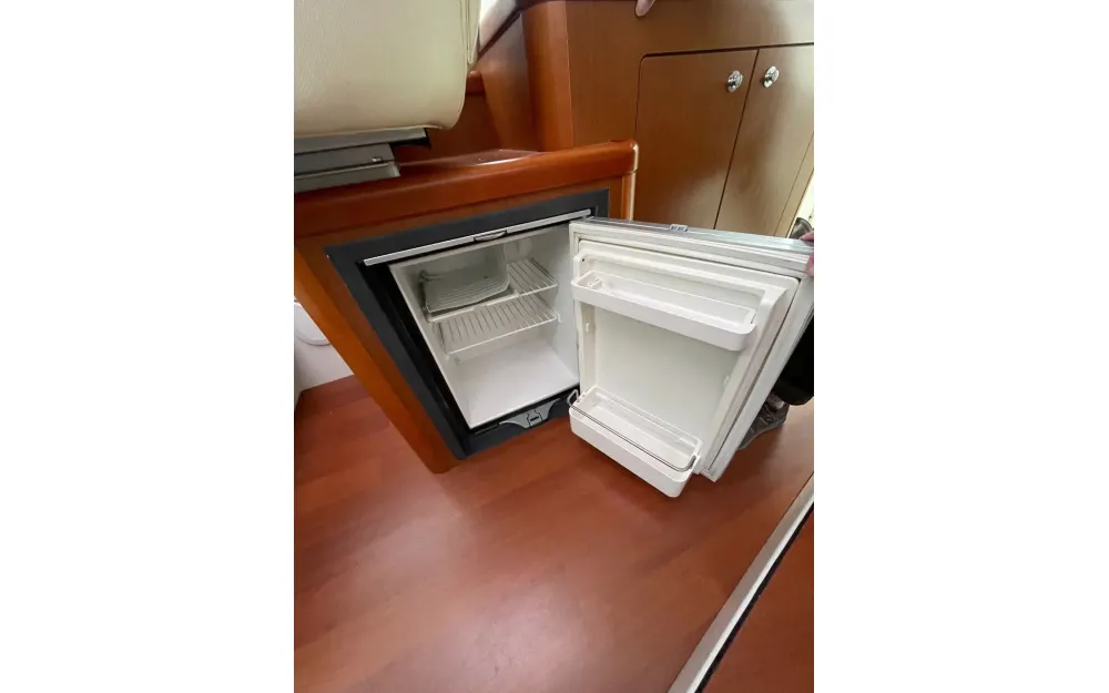 slider 12 Beneteau Antares 880