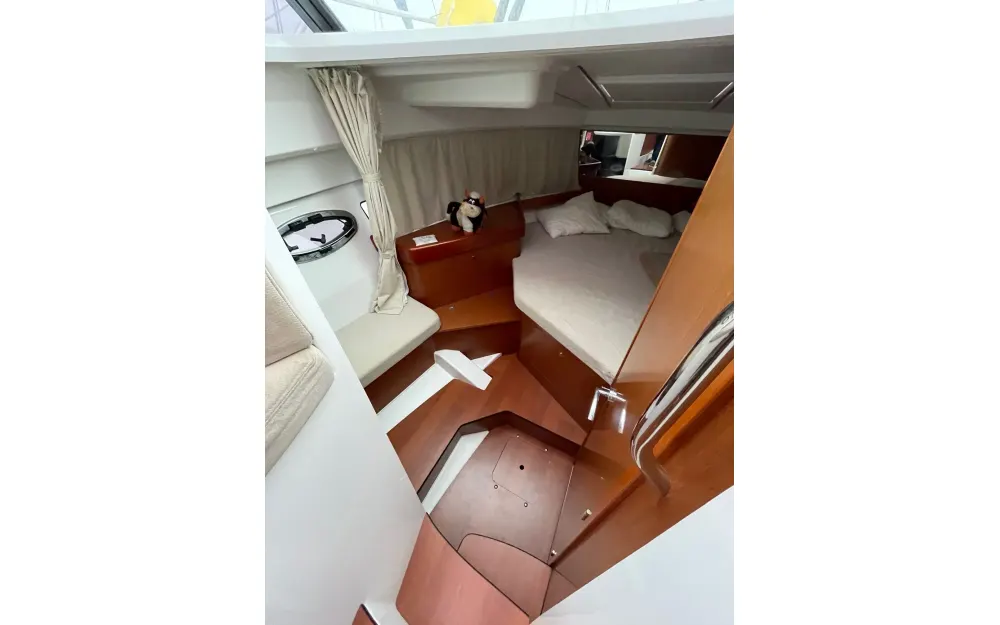 slider 15 Beneteau Antares 880