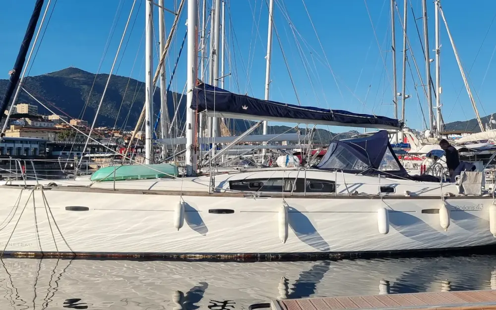 slider 0 Beneteau Oceanis 43