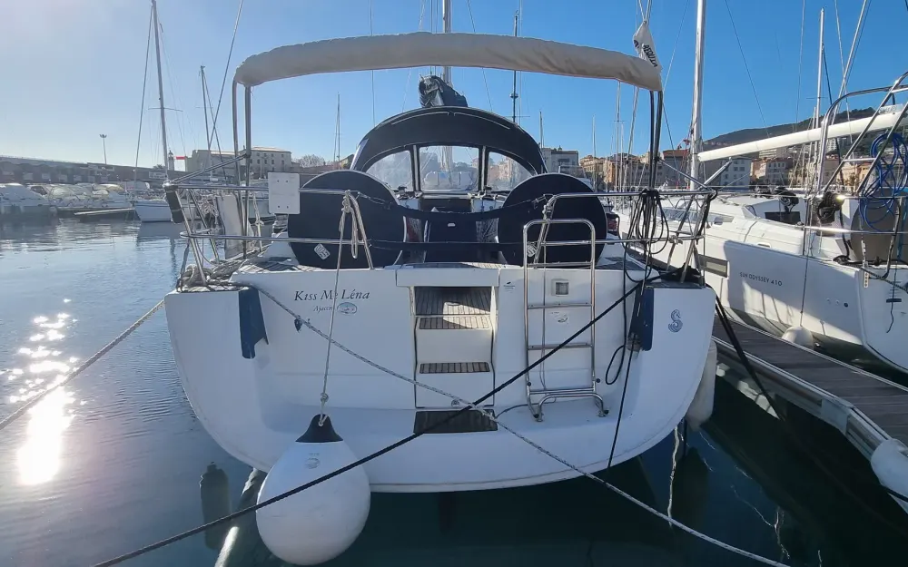 slider 1 Beneteau Oceanis 43