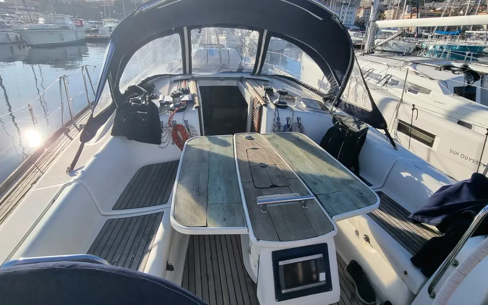 slider 2 Beneteau Oceanis 43