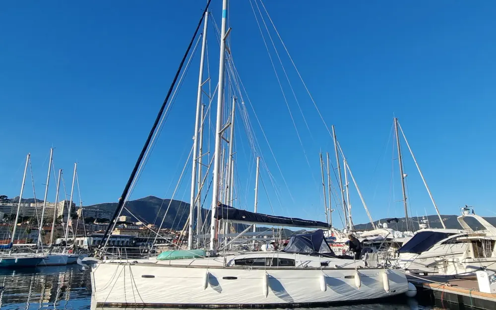 slider 4 Beneteau Oceanis 43