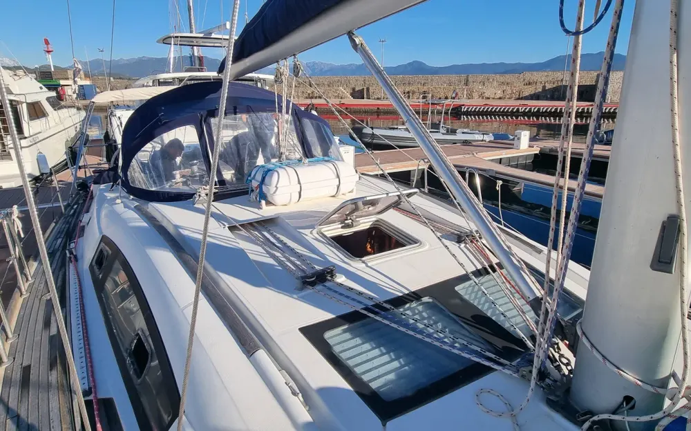 slider 7 Beneteau Oceanis 43