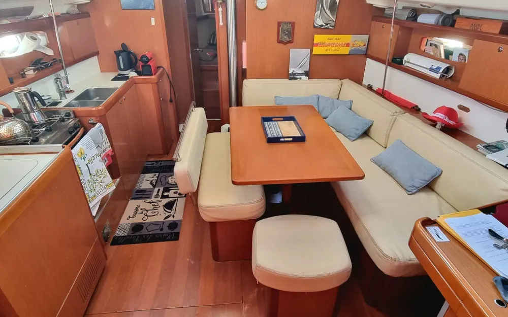 slider 8 Beneteau Oceanis 43