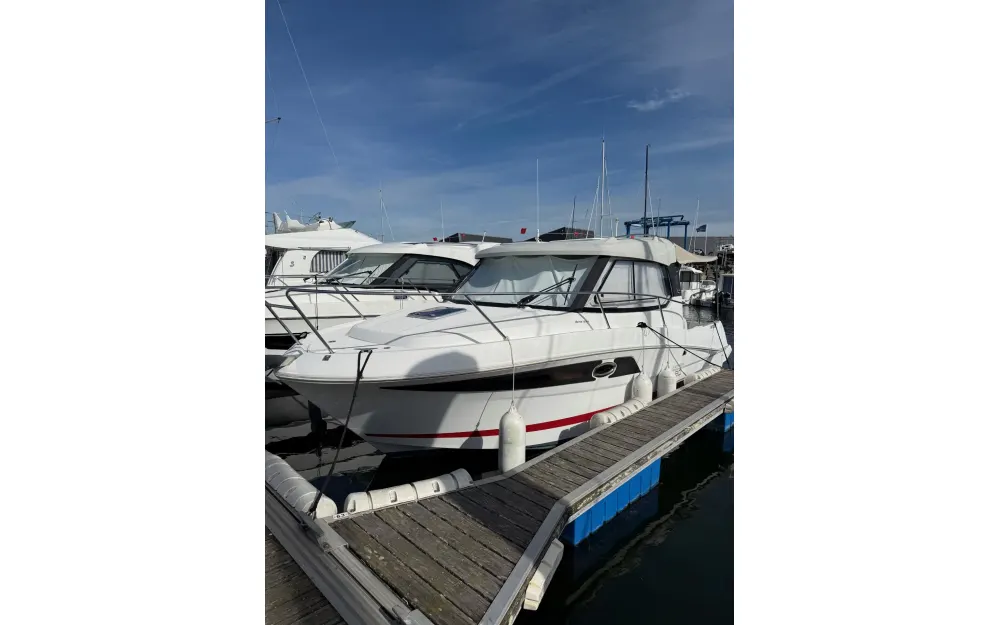 slider 1 Beneteau Antares 880 HB
