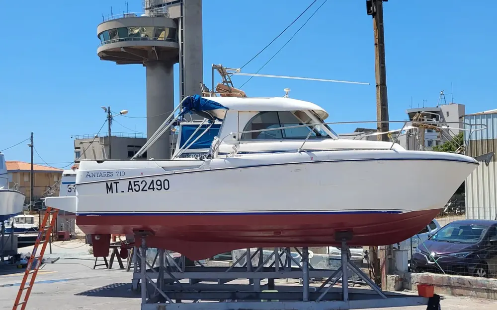slider 1 Beneteau Antares 710