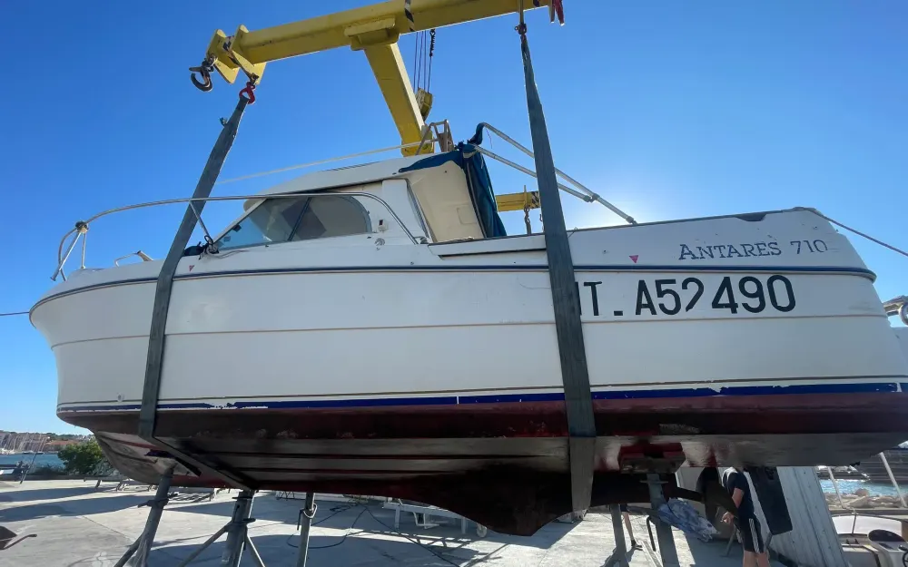 slider 3 Beneteau Antares 710