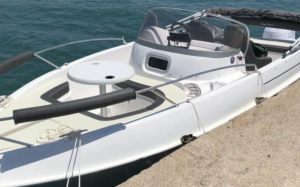 slider 2 B2 Marine Cap Ferret 572