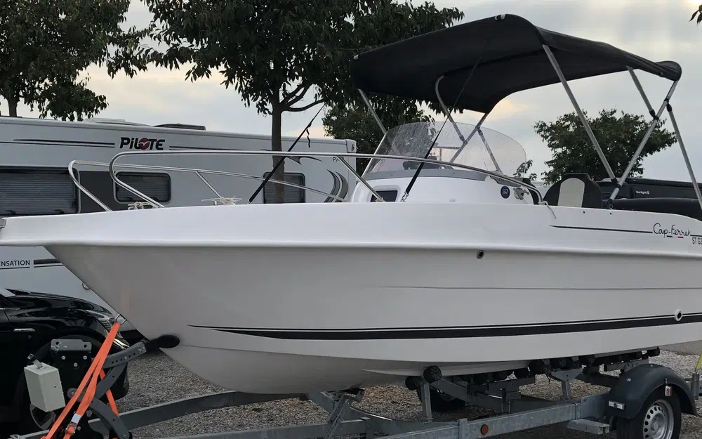 slider 1 B2 Marine Cap Ferret 572